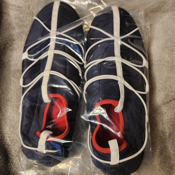 Shoes - Picture 2 of 7